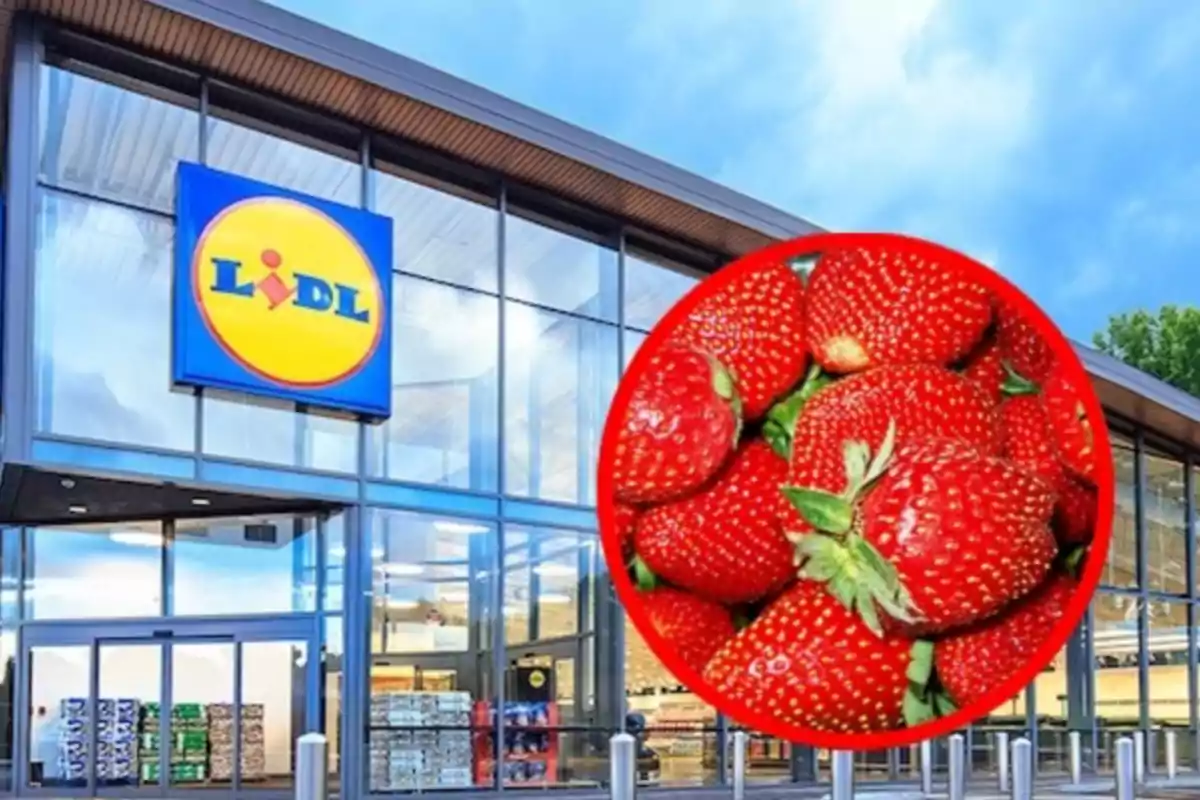 Fachada de una tienda Lidl con una imagen de fresas en un círculo rojo superpuesta.