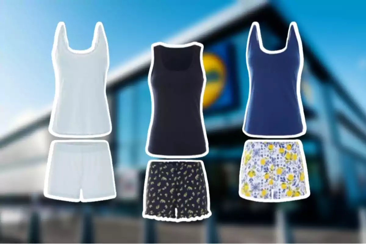 Tres conjuntos de pijama de tirantes y shorts en colores blanco, azul marino y estampado floral con fondo de una tienda difuminada Tres conjuntos de pijama de tirantes y shorts en colores blanco, azul marino y estampado floral con fondo de una tienda difuminada