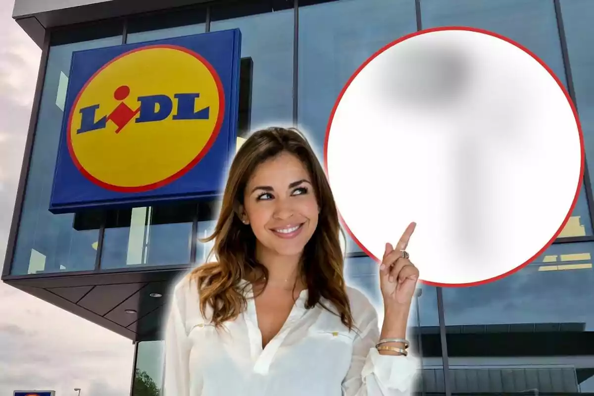 Mujer sonriendo y señalando un cartel borroso frente a una tienda Lidl.