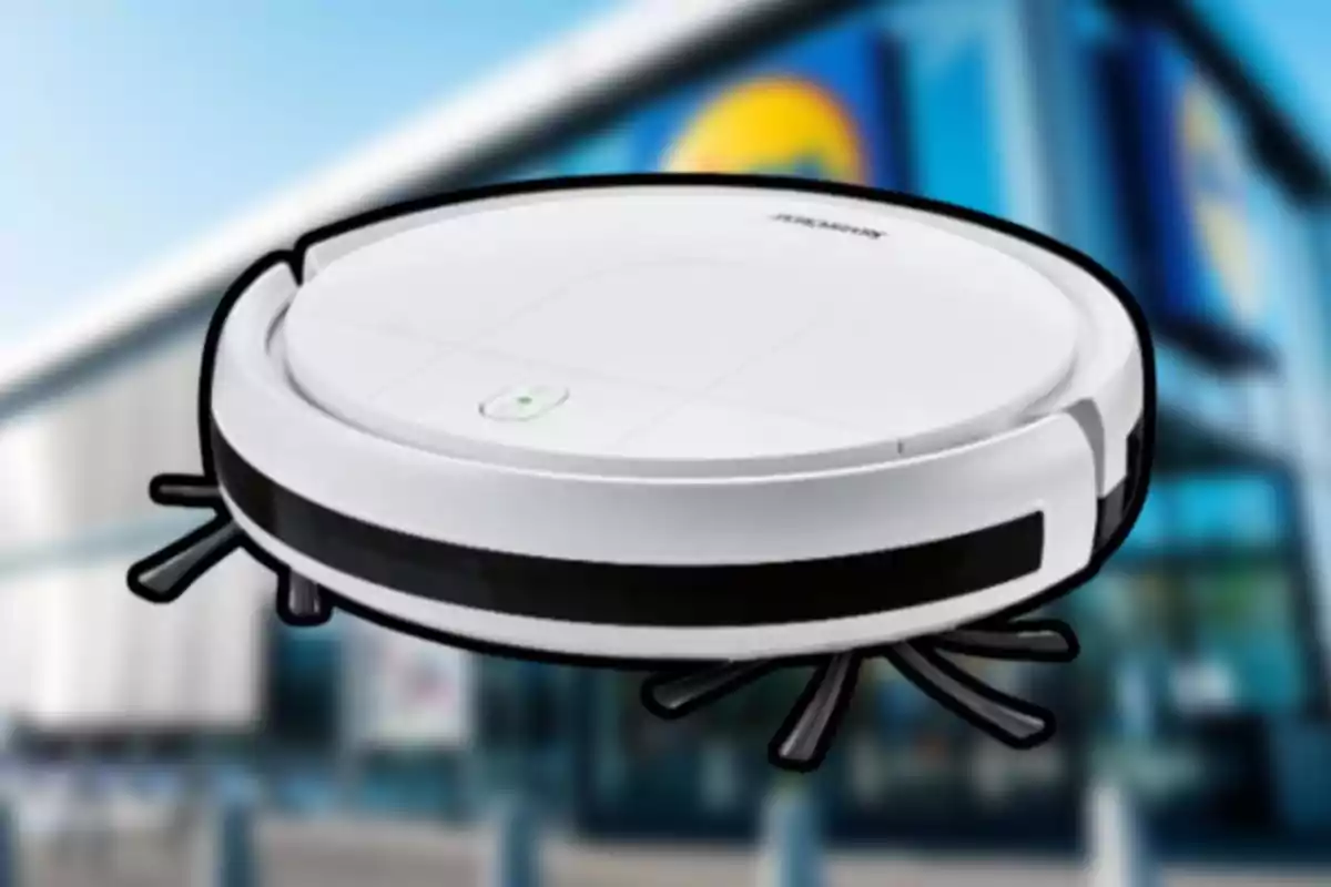 Un robot aspirador blanco con cepillos laterales sobre un fondo desenfocado de una tienda. Un robot aspirador blanco con cepillos laterales sobre un fondo desenfocado de una tienda.