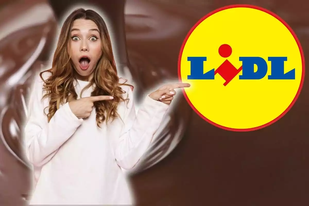 Una mujer sorprendida señala el logo de Lidl sobre un fondo marrón.