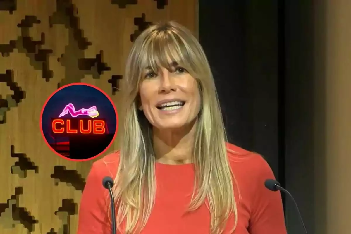 Una mujer de cabello rubio y largo habla frente a un micrófono, con un fondo de diseño geométrico en tonos marrones; en la esquina superior izquierda hay un letrero de neón que dice "CLUB" con la silueta de una persona acostada.