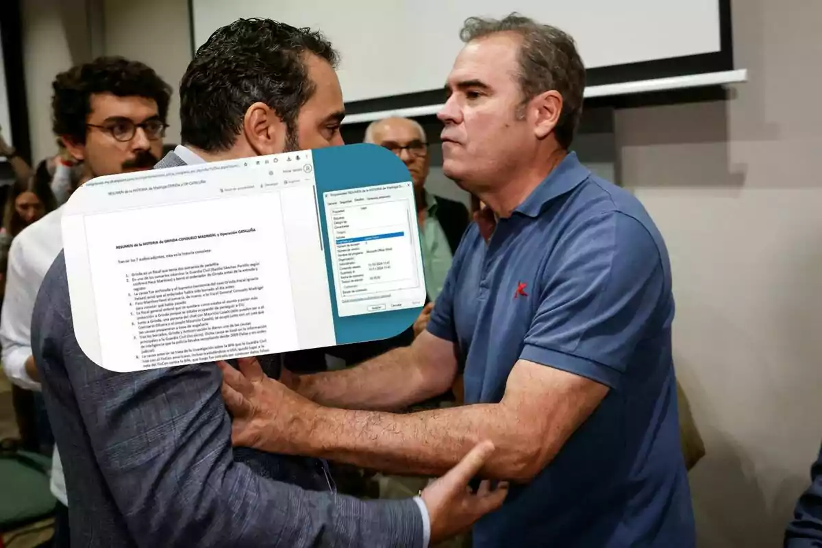 Dos hombres discuten de cerca en un lugar cerrado mientras una captura de pantalla de un documento digital cubre parcialmente a uno de ellos