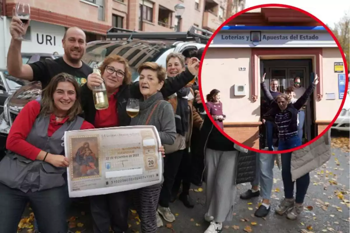 Imagen de varias personas celebrado que les ha tocado algún premio de la lotería de Navidad, frente a administraciones