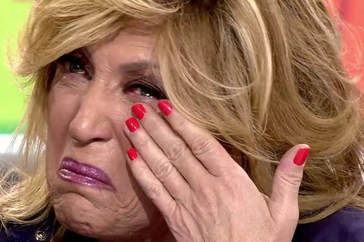 Lydia Lozano llorando