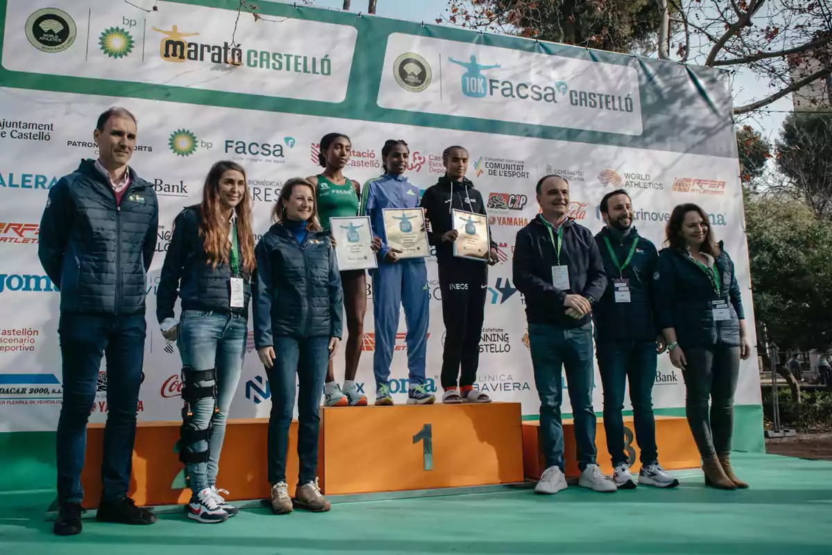 Begoña Carrasco, alcaldesa de Castellón, durante la entrega de medallas