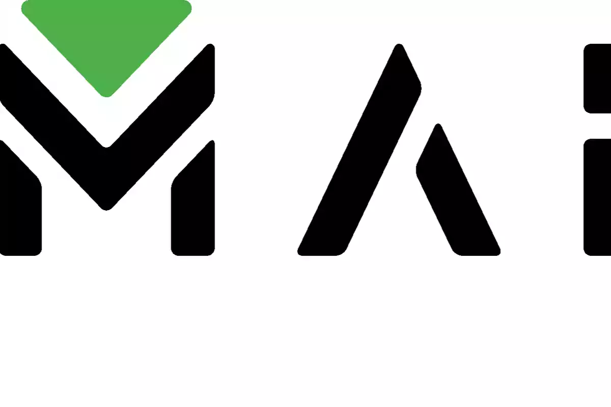 Logotipo con letras negras estilizadas y un triángulo verde invertido sobre la letra M.