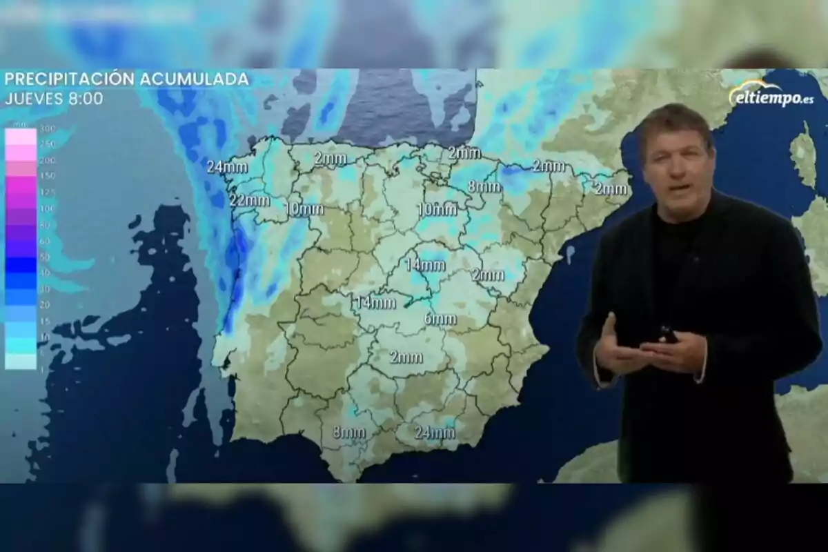 Imagen de Mario Picazo explicando el pronóstico de precipitaciones acumuladas en un mapa de España para el 12 de junio de 2025 con diferentes tonalidades de azul y cifras en milímetros. Imagen de Mario Picazo explicando el pronóstico de precipitaciones acumuladas en un mapa de España para el 12 de junio de 2025 con diferentes tonalidades de azul y cifras en milímetros.