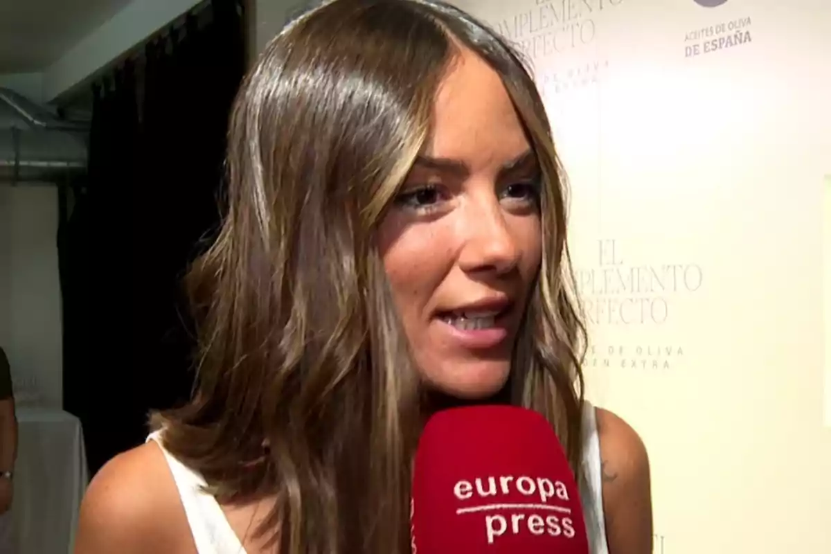 Melyssa Pinto dando una entrevista a un medio de comunicación llamado Europa Press Melyssa Pinto dando una entrevista a un medio de comunicación llamado Europa Press