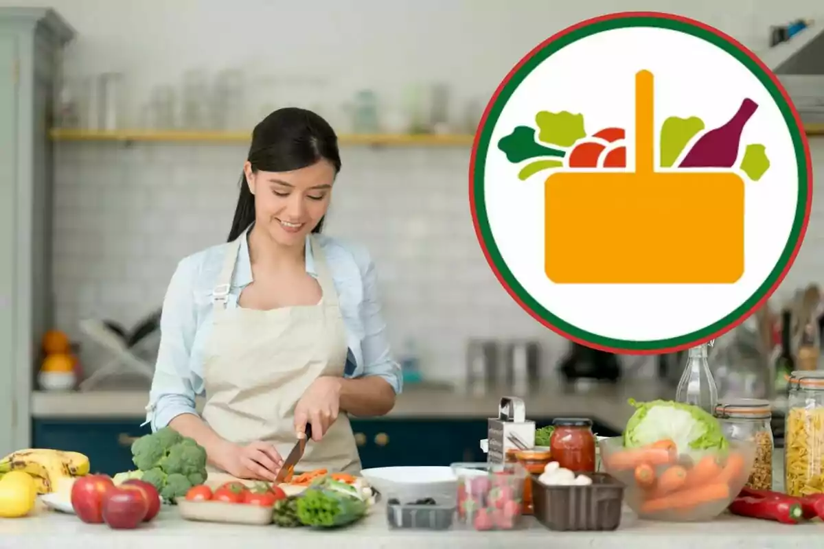 Mujer cocinando en una cocina moderna con un logotipo de alimentos frescos en la esquina superior derecha.