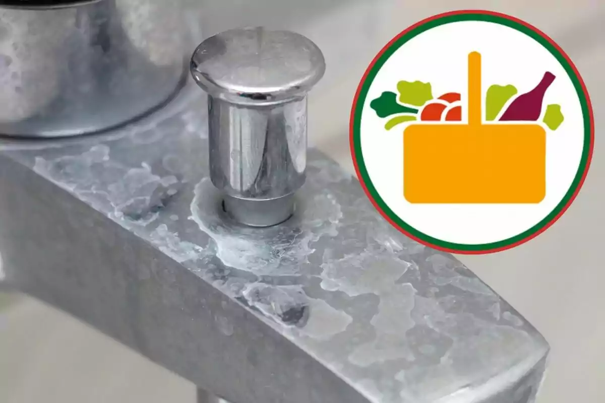 Grifo con acumulación de sarro y un icono de cesta de alimentos. Grifo con acumulación de sarro y un icono de cesta de alimentos.