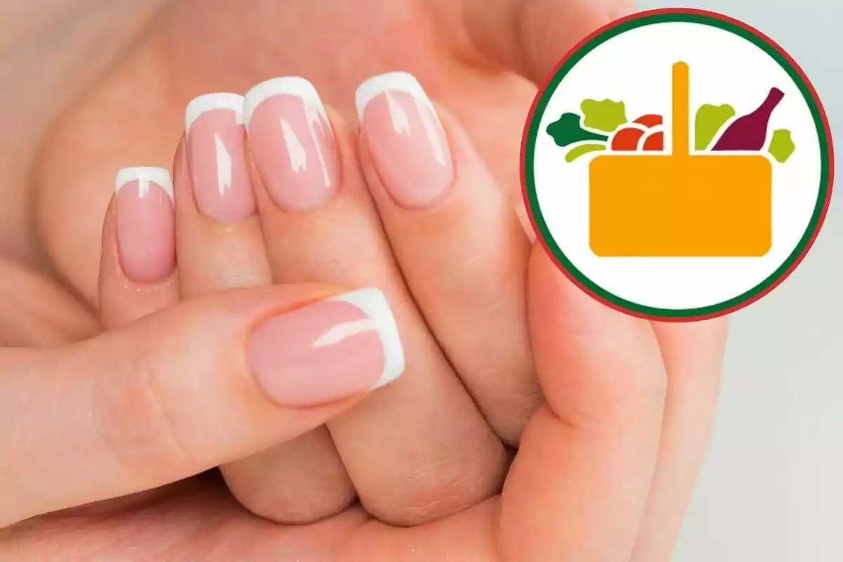 Manos con uñas arregladas con manicura francesa junto a un icono de cesta de compras con alimentos. Manos con uñas arregladas con manicura francesa junto a un icono de cesta de compras con alimentos.