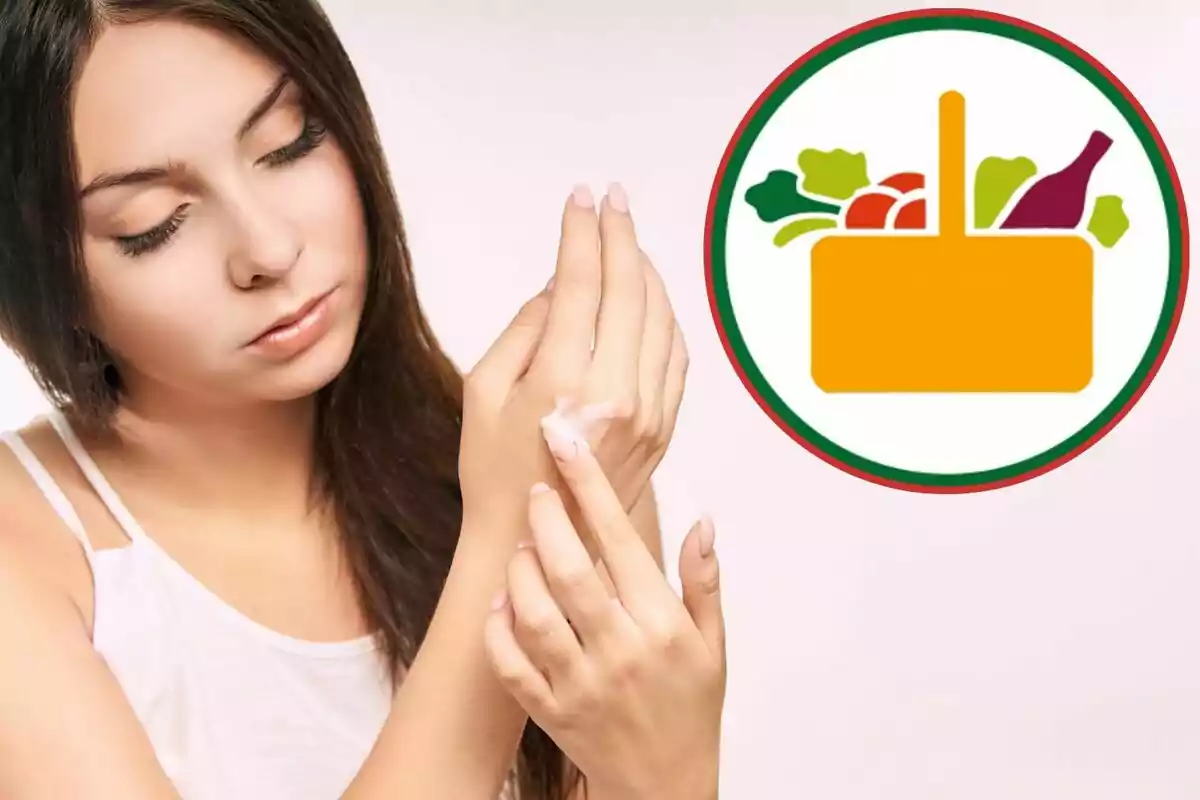 Mujer aplicando crema en sus manos con un ícono de cesta de alimentos al lado.