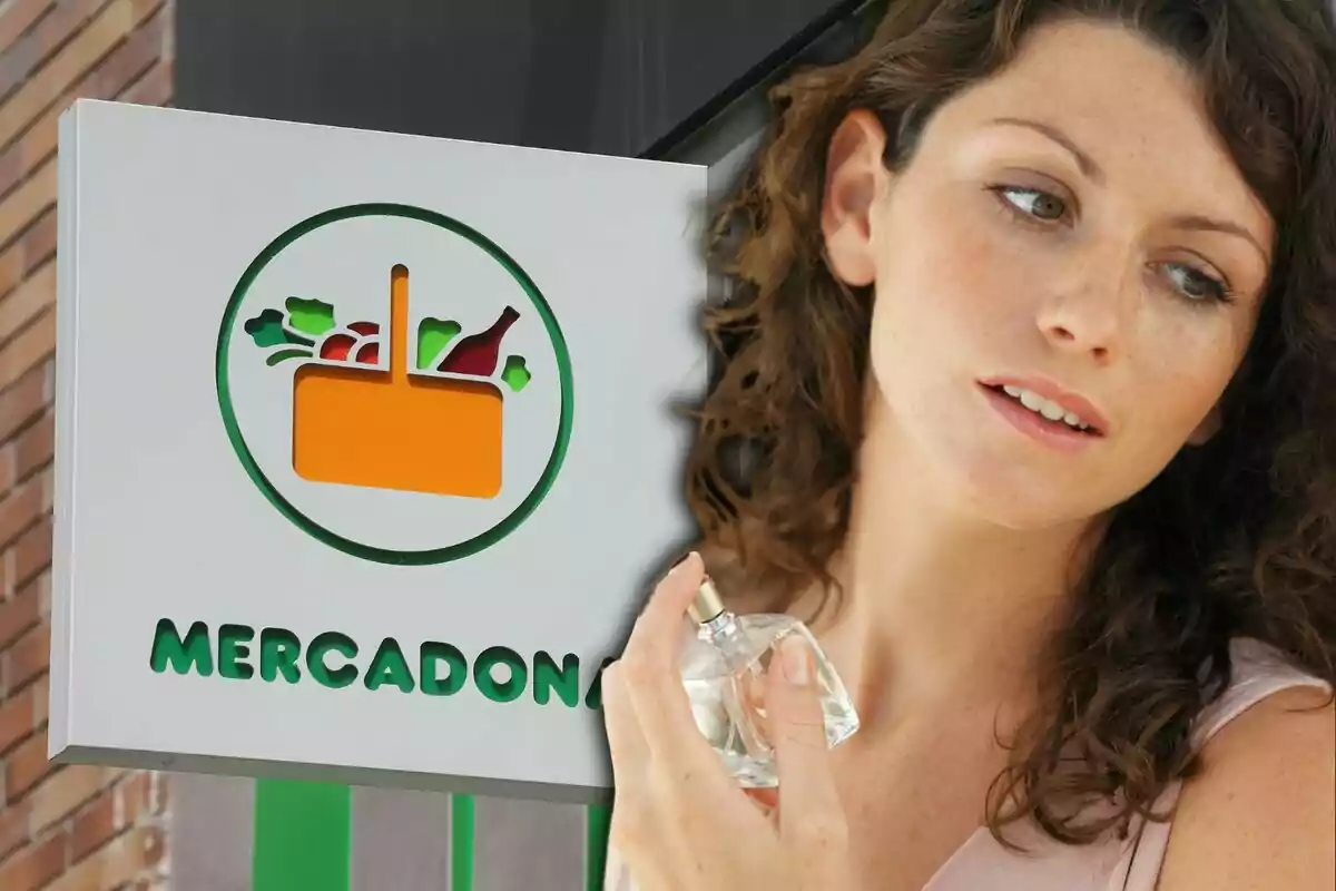 Una mujer sosteniendo un frasco de perfume junto a un cartel de Mercadona.
