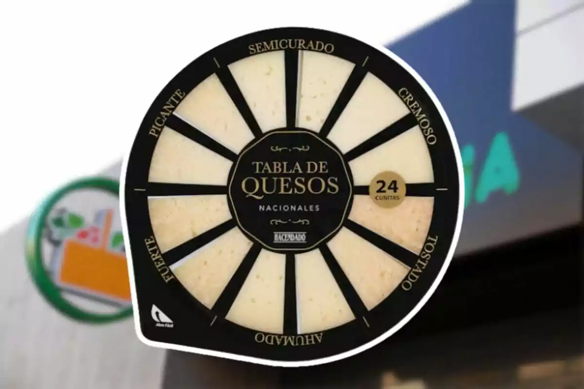 Tabla de quesos nacionales con 24 cuñas de diferentes tipos de queso