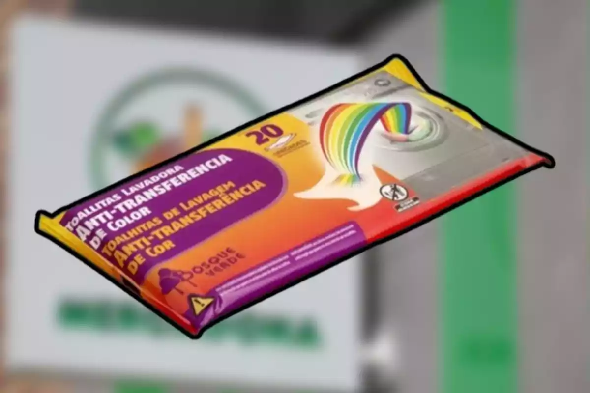Paquete de toallitas para lavadora anti-transferencia de color con diseño colorido y fondo desenfocado. Paquete de toallitas para lavadora anti-transferencia de color con diseño colorido y fondo desenfocado.