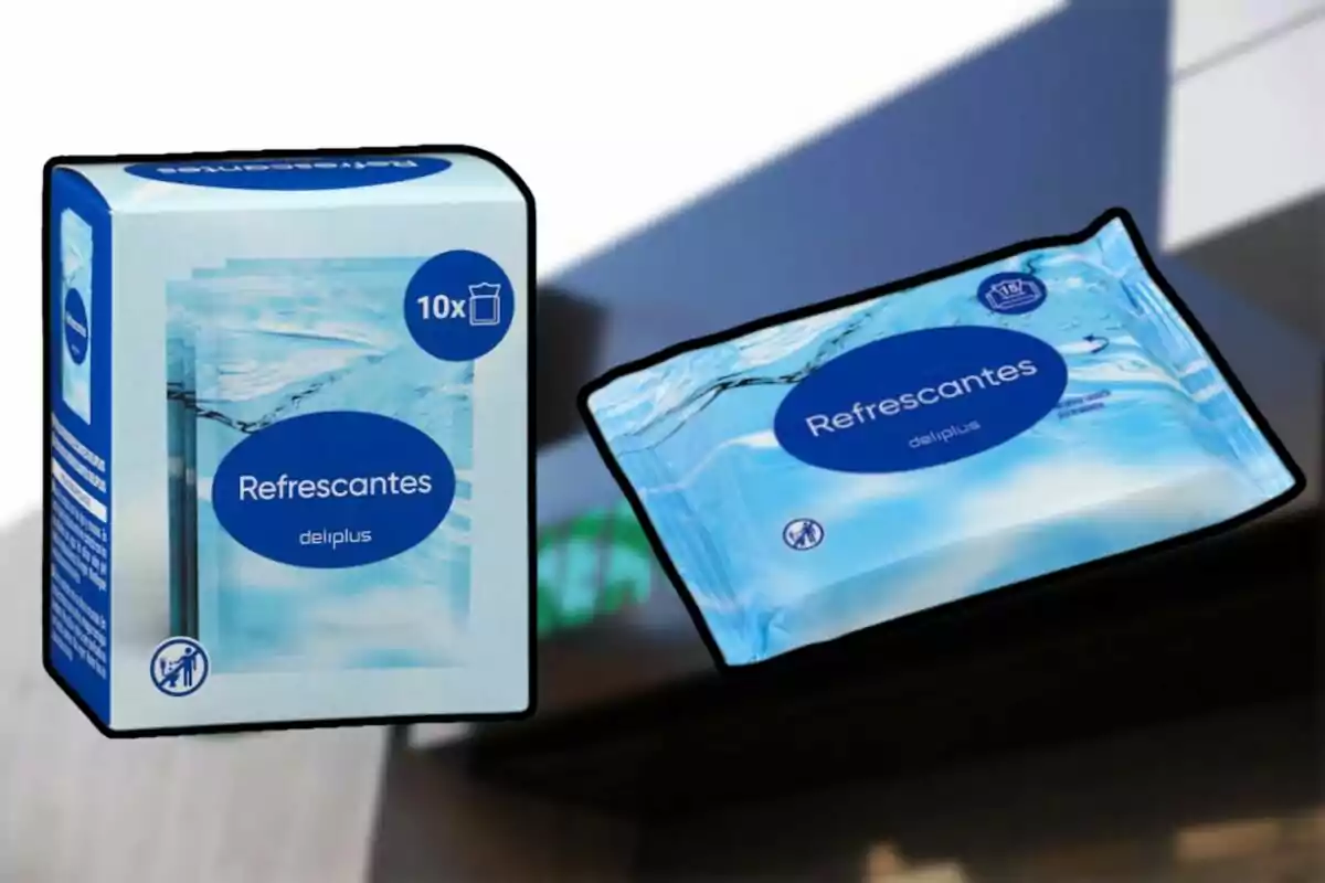 Imagen de un paquete de toallitas refrescantes de la marca Deliplus, con un diseño en tonos azules y una ilustración de agua en la caja y en el empaque individual. Imagen de un paquete de toallitas refrescantes de la marca Deliplus, con un diseño en tonos azules y una ilustración de agua en la caja y en el empaque individual.