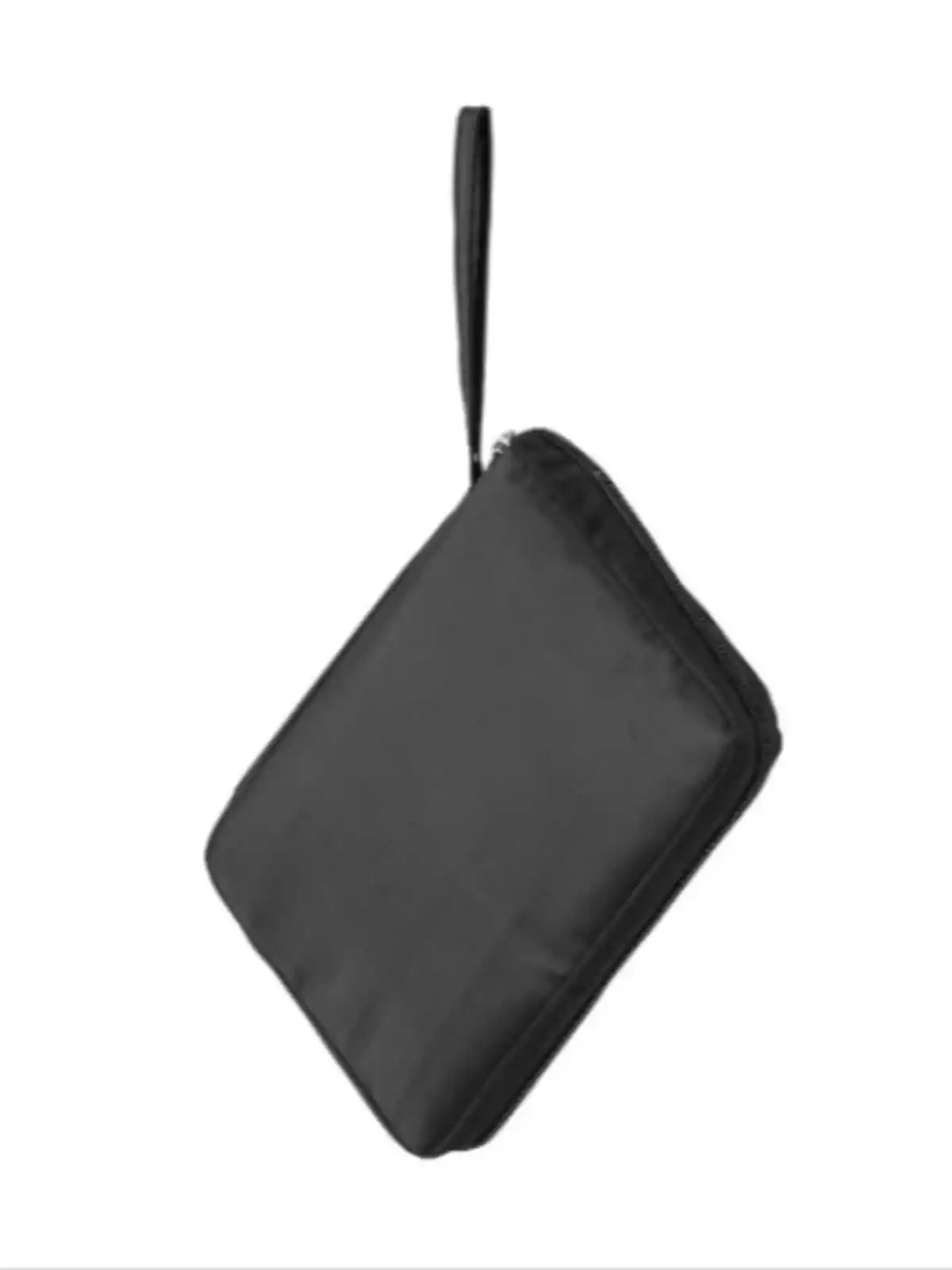 Estuche negro rectangular con cierre y asa pequeña sobre fondo blanco Estuche negro rectangular con cierre y asa pequeña sobre fondo blanco