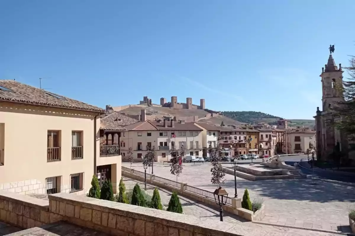 Plaza de la iglesia de Molina de Aragón (Guadalajara)