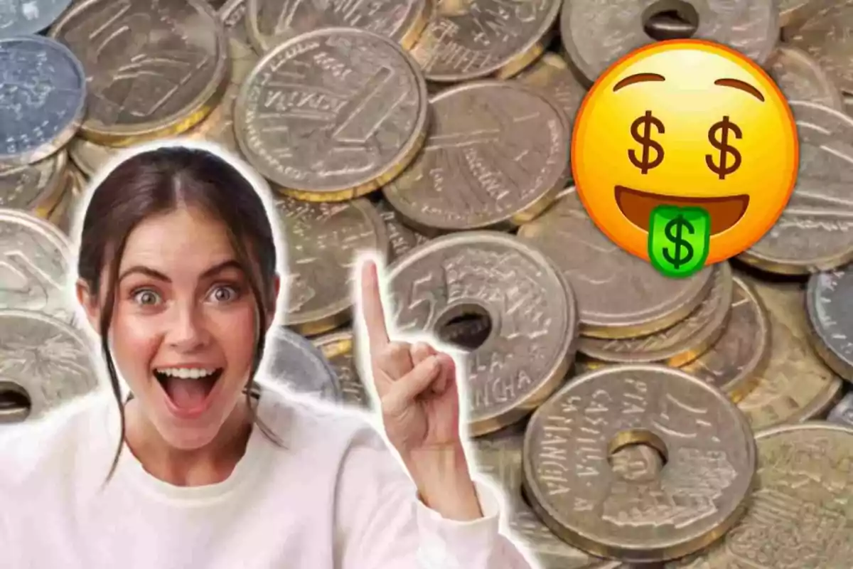 Una mujer sonriente con el dedo levantado junto a un emoji de cara con signos de dólar sobre un fondo de monedas.