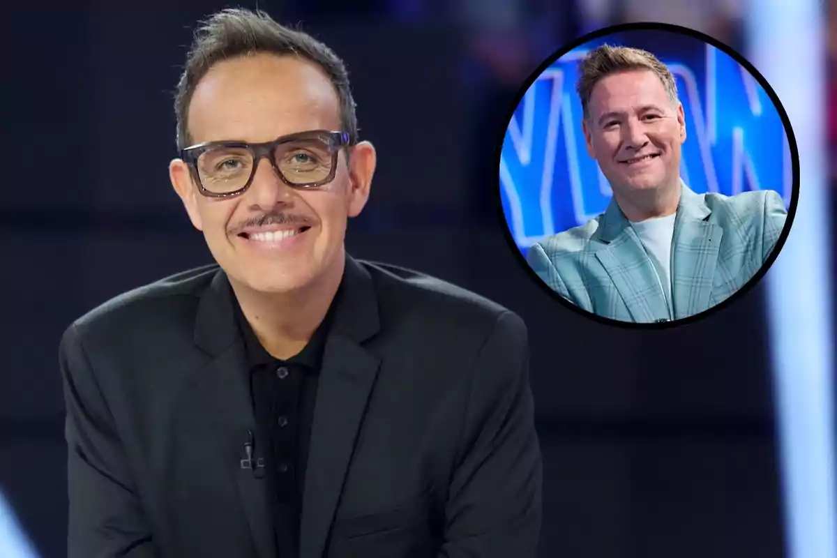 Un hombre con gafas y bigote sonríe a la cámara mientras viste un traje oscuro y en la esquina superior derecha hay un recuadro con otro hombre sonriendo que lleva un traje azul claro.