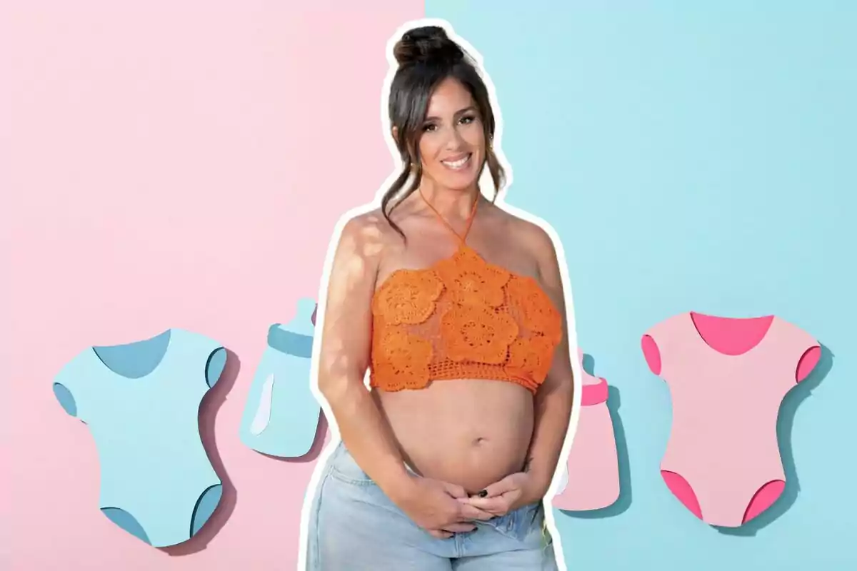 Montaje de fotos de Anabel Pantoja embarazada y, de fondo, una imagen de ropa de bebé de color rosa y azul