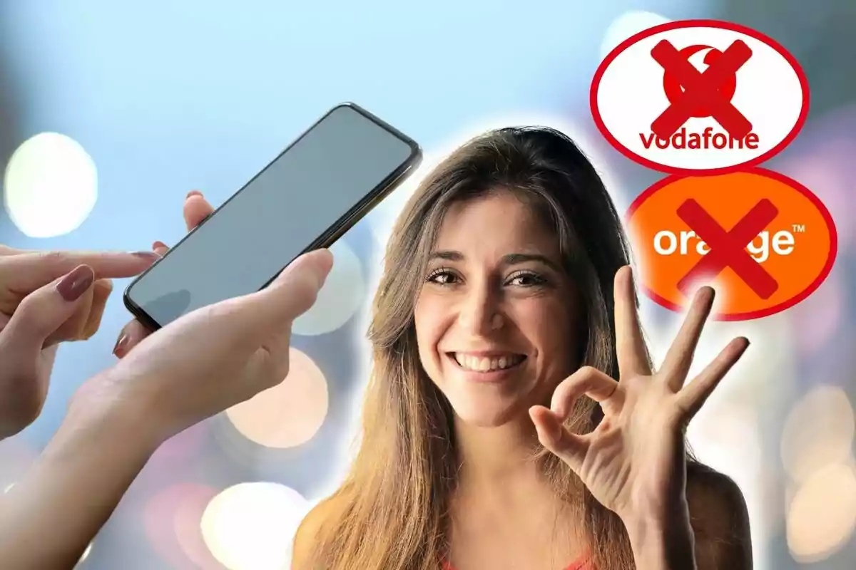 Mujer sonriendo haciendo un gesto de aprobación con la mano, mientras otra persona sostiene un teléfono móvil, con los logotipos de Vodafone y Orange tachados en el fondo.