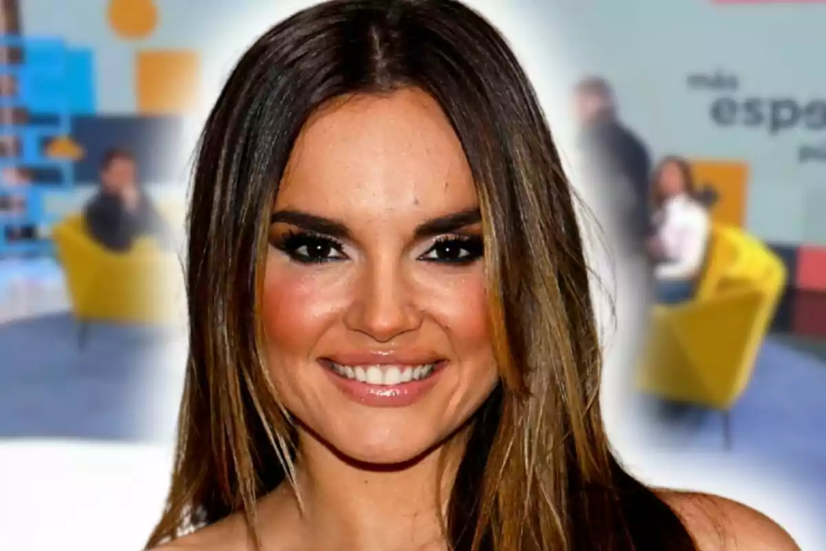 Montaje de fotos de Melody sonriente en primer plano y, de fondo, un plano general del plató de 'Espejo Público'.