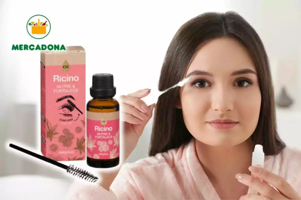 Mujer aplicando aceite de ricino en las pestañas con un cepillo, junto a un envase y caja del producto de Mercadona.