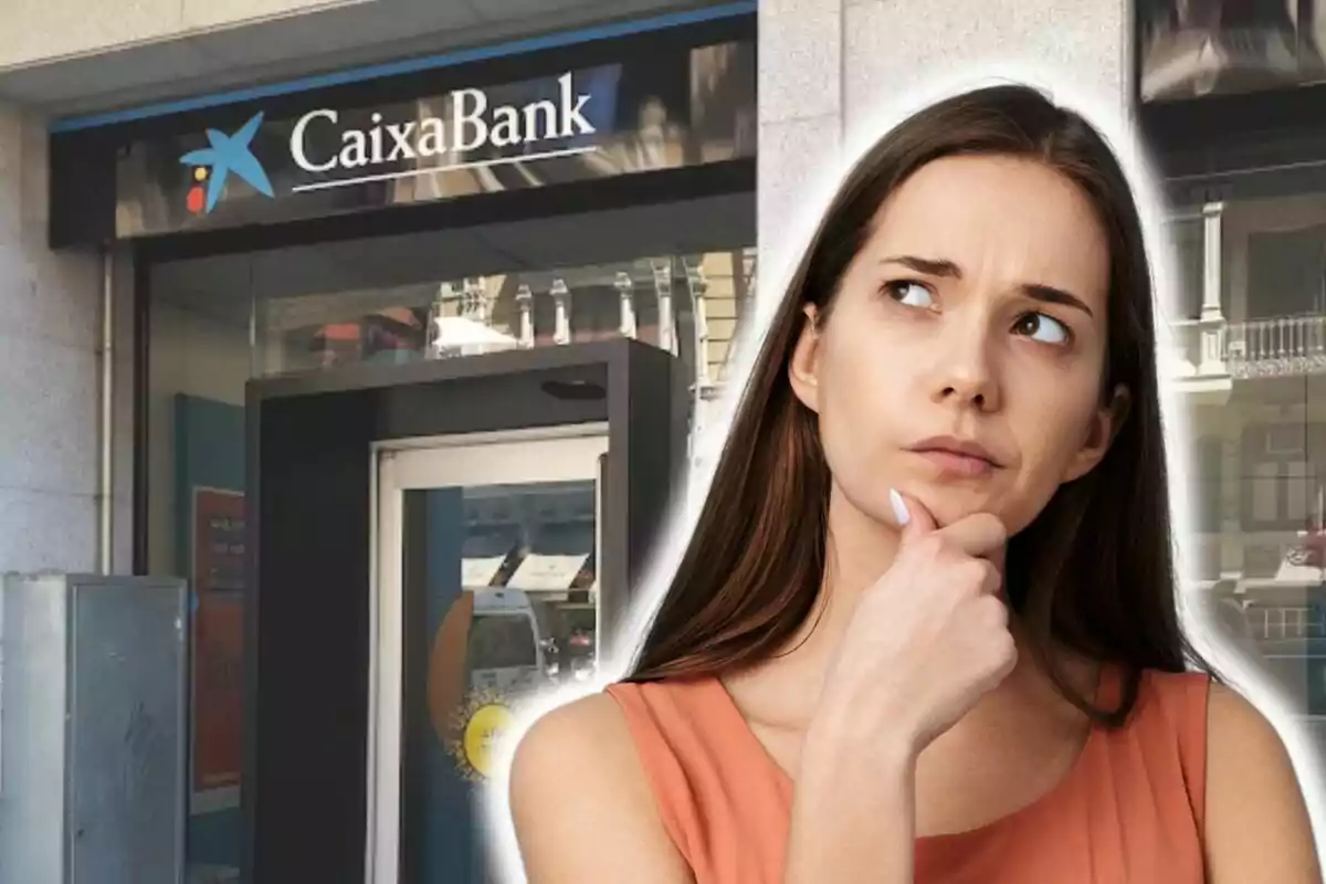 Mujer pensativa frente a una sucursal de CaixaBank.