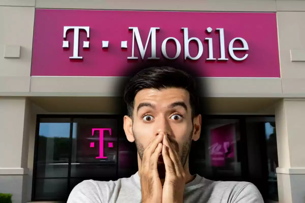 Un hombre sorprendido frente a una tienda de T-Mobile.