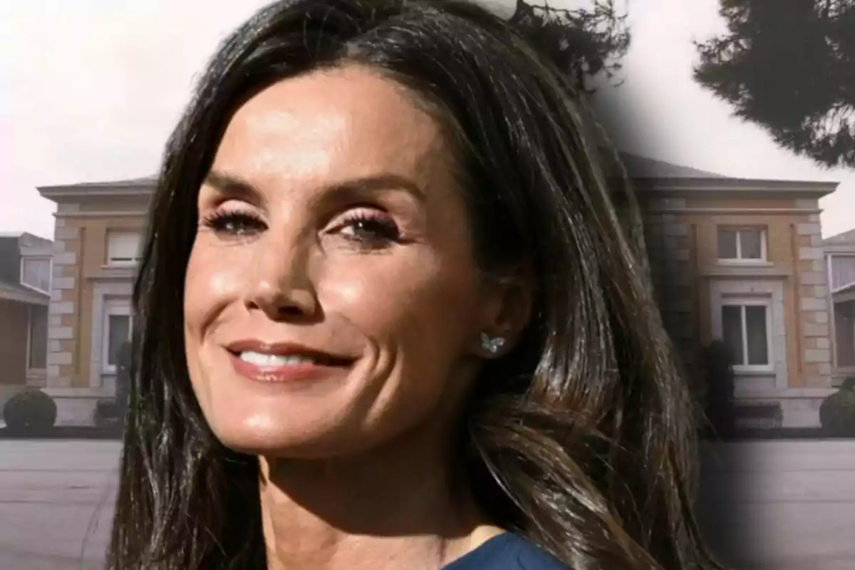 Montaje de fotos de primer plano de la reina Letizia sonriente con la Zarzuela de fondo.
