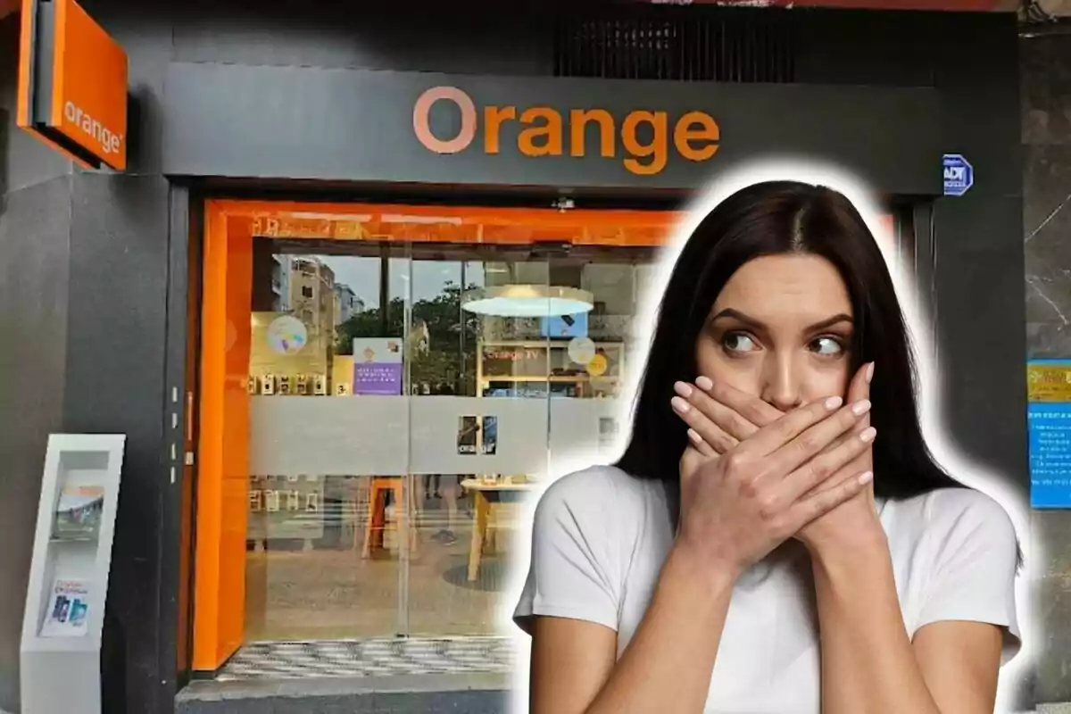 Mujer con expresión de sorpresa frente a una tienda de Orange.