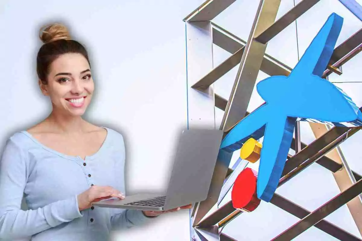 Mujer sonriente con una laptop frente a un logotipo azul y colorido de CaixaBank sobre una estructura metálica