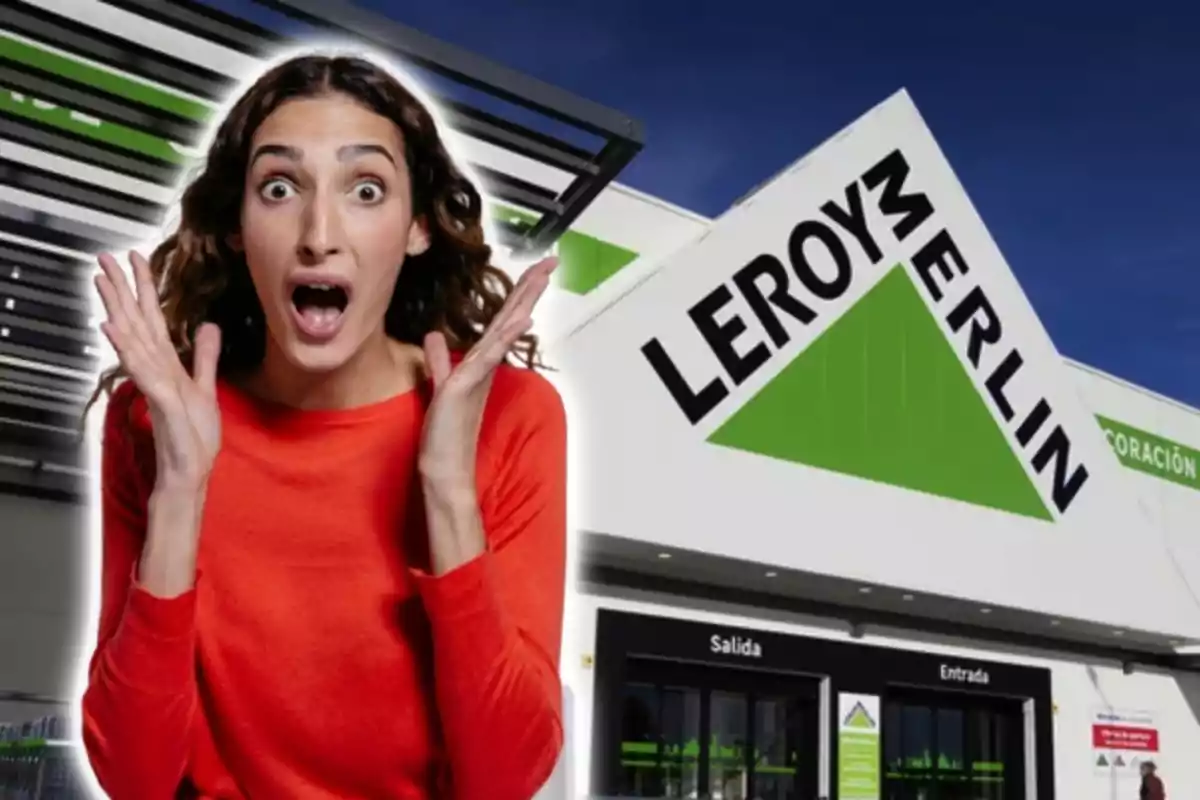 Mujer sorprendida frente a una tienda de Leroy Merlin.