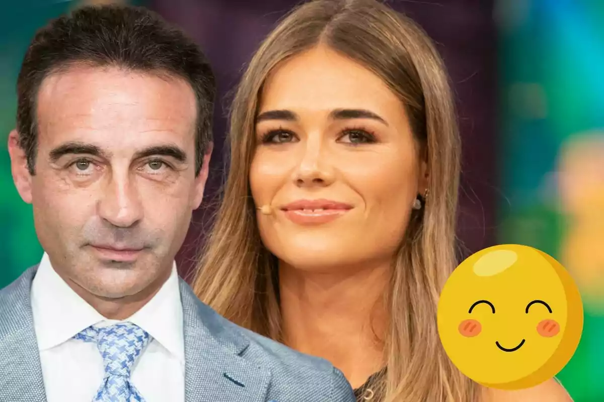 Enrique Ponce y Ana Soria posando juntas con un emoji sonriente en la esquina.