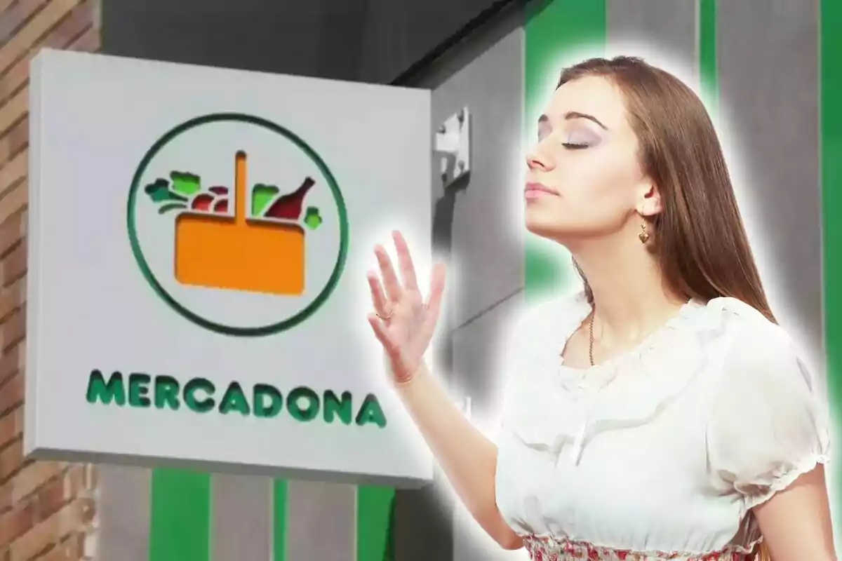 Una mujer con los ojos cerrados y expresión de disfrute está frente a un cartel de supermercado con un logotipo de Mercadona.