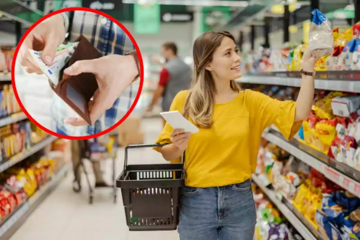 Una mujer en un supermercado sostiene un producto mientras lleva una cesta de compras y una lista, con un recuadro que muestra manos sacando dinero de una billetera.