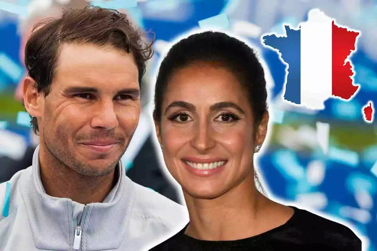 Rafa Nadal y Xisca Perelló sonriendo con un mapa de Francia y su bandera en el fondo.