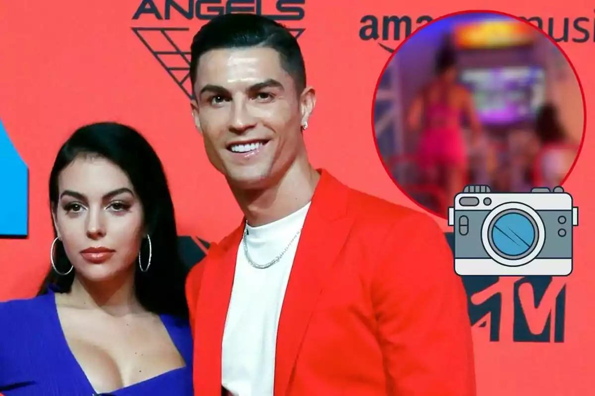 Georgina Rodríguez y Cristiano Ronaldo posando en un evento con fondo rojo y logotipos.