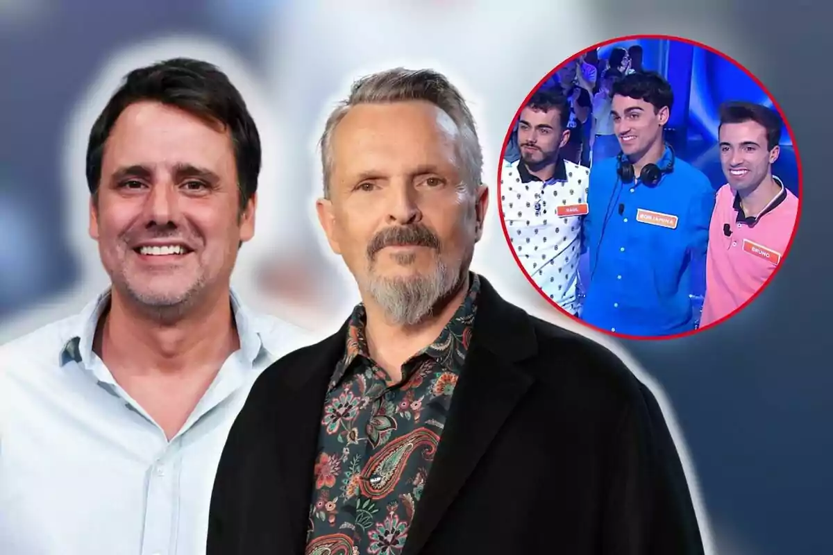 Ion Aramendi y Miguel Bosé posan frente a la cámara, uno con camisa blanca y otro con chaqueta negra y camisa estampada, mientras en un círculo rojo al fondo se ven a Los Mozos de Arousa con camisas de colores en un set de televisión.