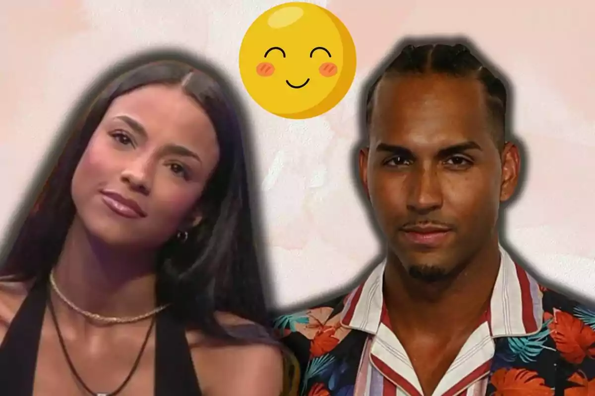 Jeimy Báez and Yulen Pereira pose together in front of a light background with a smiling emoji in the center.