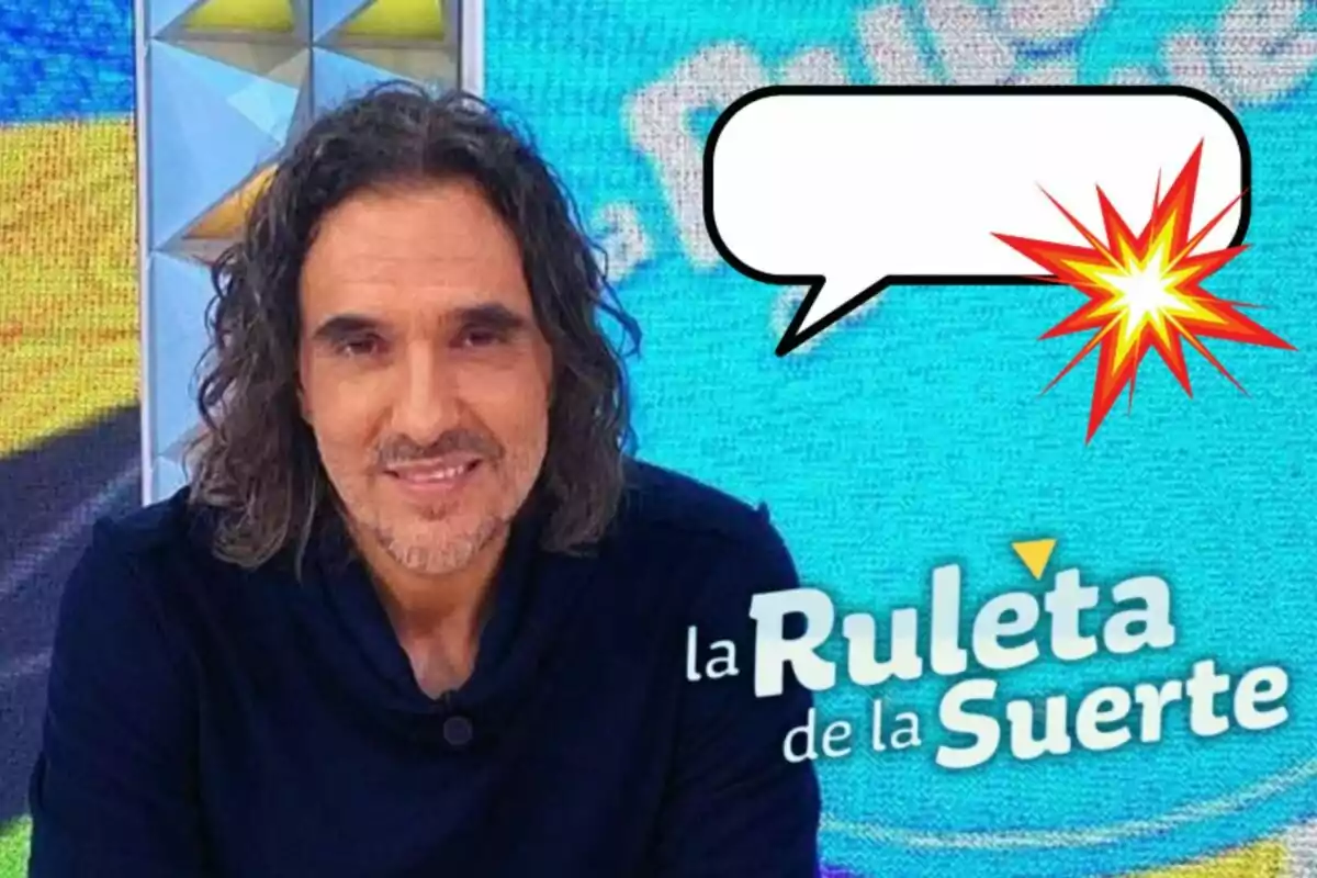 Joaquín Padilla con cabello largo y barba sonríe frente a un fondo colorido con el logo de "La Ruleta de la Suerte" y un globo de diálogo vacío con un efecto de explosión.