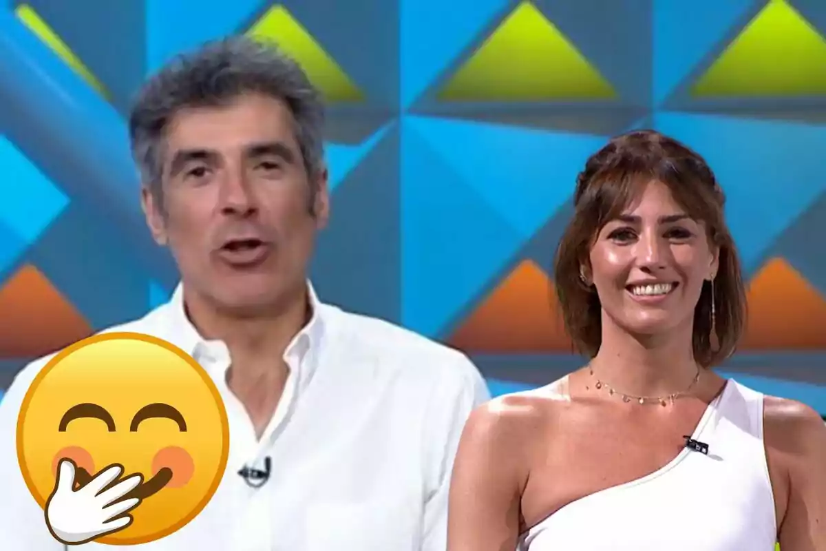 Montaje de Jorge Fernández hablando con camisa blanca, Laura Mourde sonriendo con una camiseta de un tirante blanco y un emoji con la mano en la boca