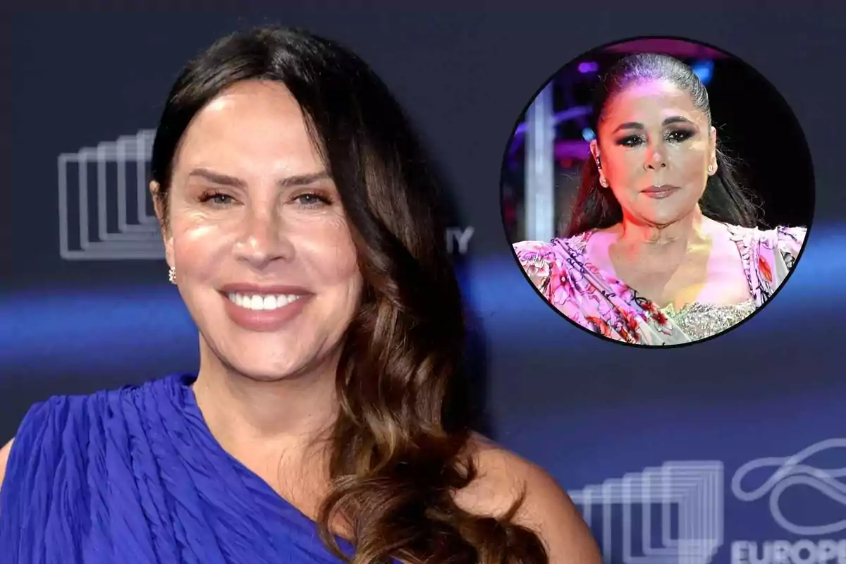 Karla Sofía Gascón con un vestido azul en un evento, con un recuadro que muestra a Isabel Pantoja en un escenario.