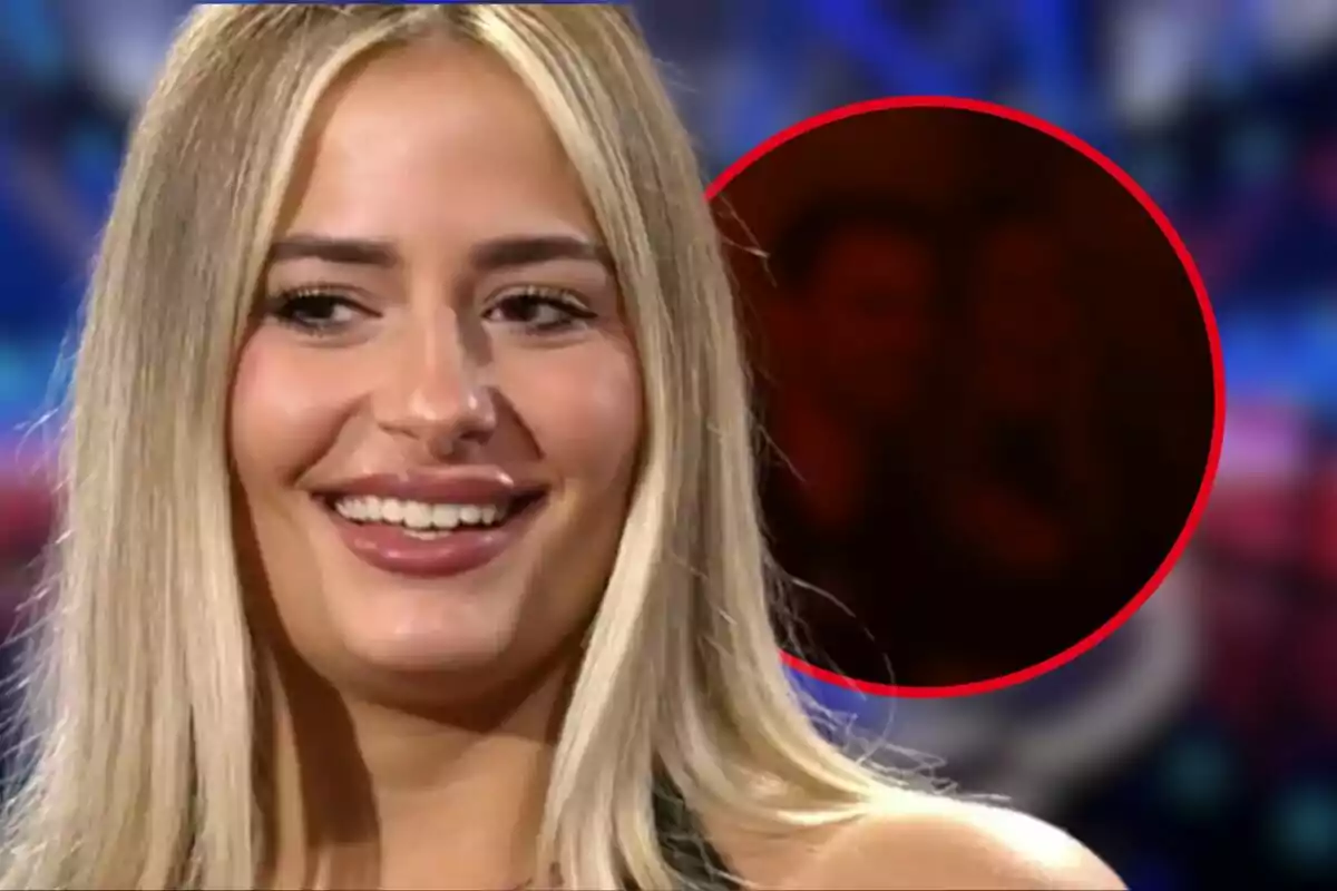 Una mujer rubia sonriente con un fondo desenfocado y un círculo rojo resaltando una parte de la imagen.