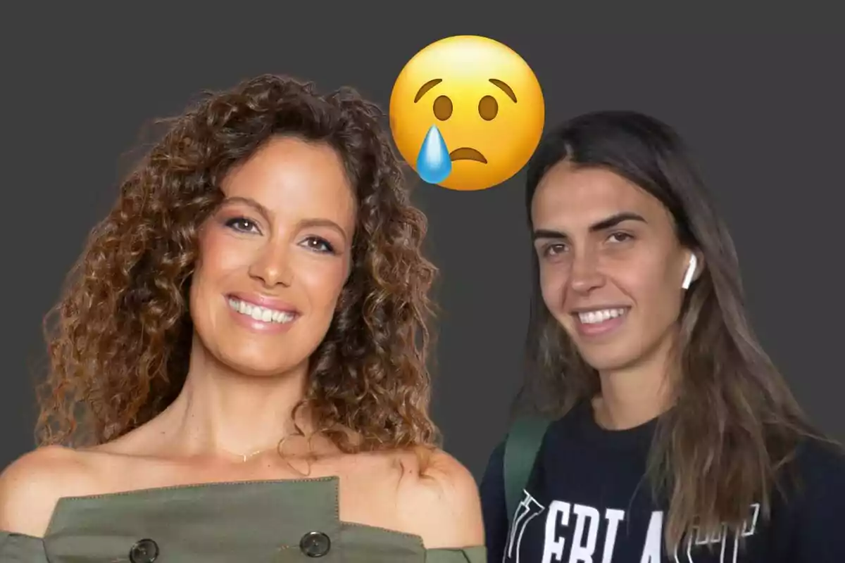 Dos mujeres sonrientes con un emoji de cara triste con una lágrima sobre un fondo gris.