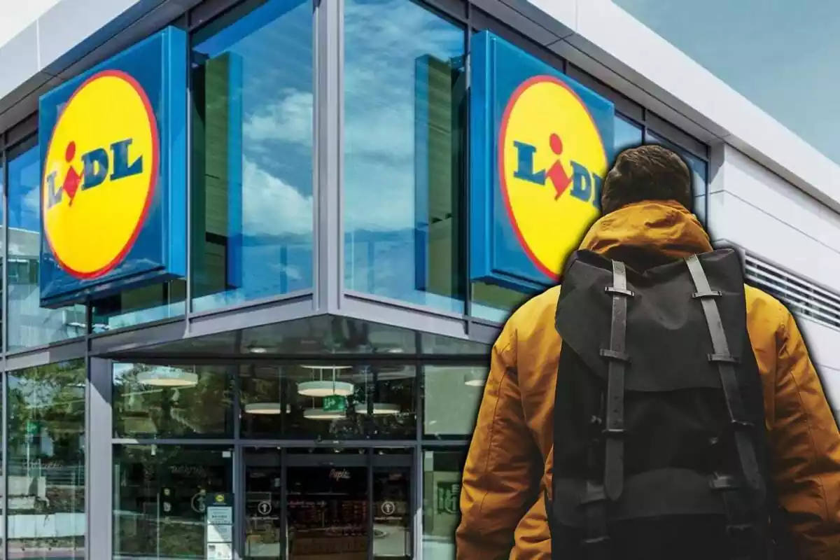 Entrada del supermercado Lidl y al lado la imagen de un chico con una mochila de senderismo