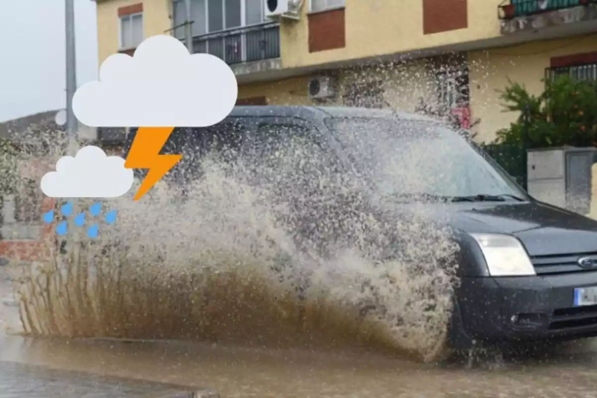 Montaje con un coche atravesando un charco de agua y varios emojis de lluvia y truenos