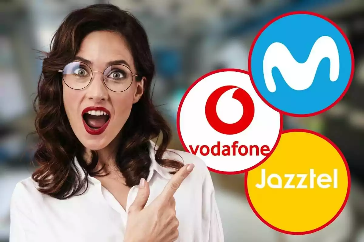 Mujer sorprendida con gafas y labios rojos señalando logos de Vodafone, Movistar y Jazztel.